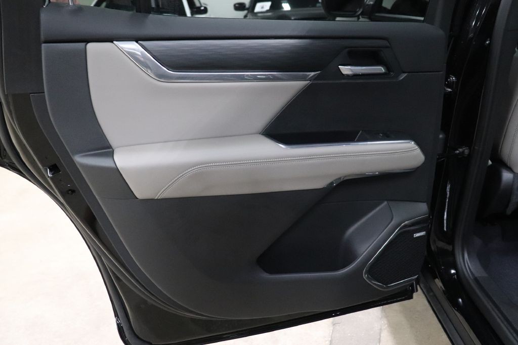 2026 GMC Acadia Image 14