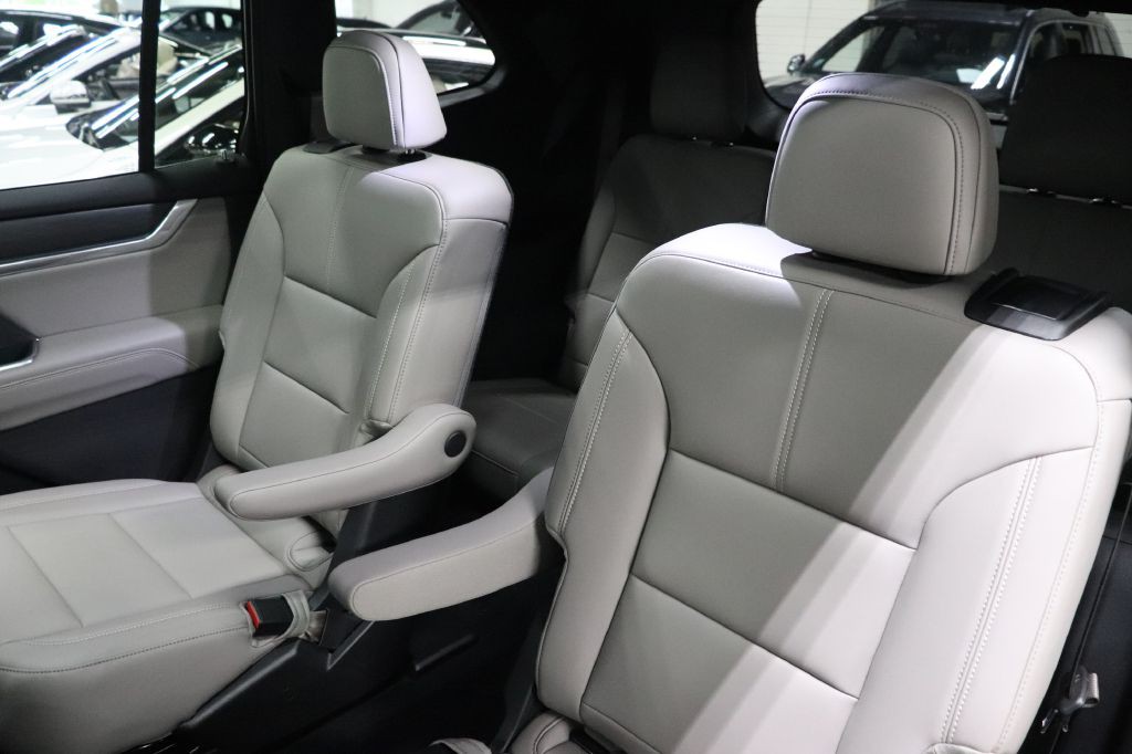 2026 GMC Acadia Image 16