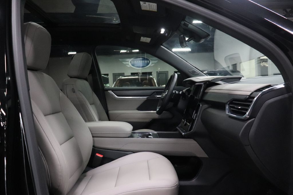 2026 GMC Acadia Image 25