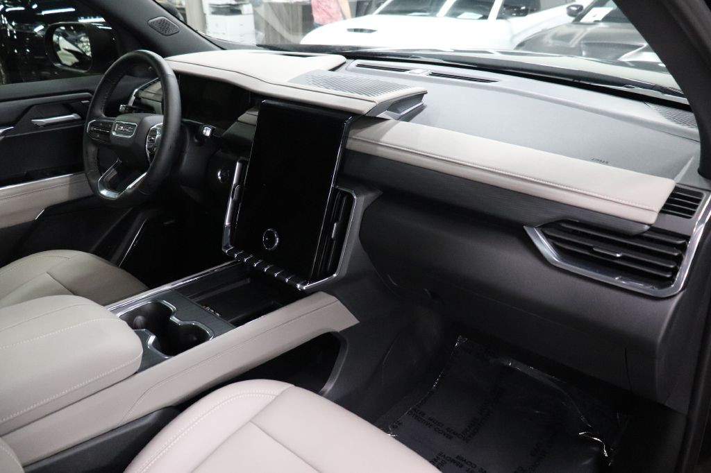 2026 GMC Acadia Image 27