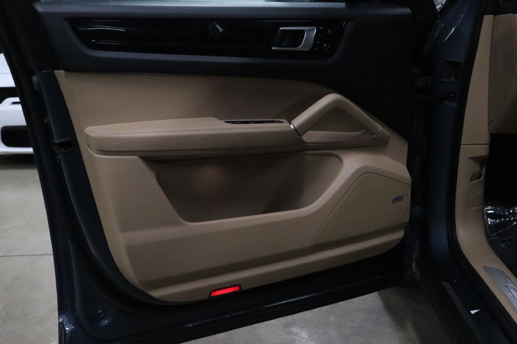 2019 Porsche Cayenne Image 9