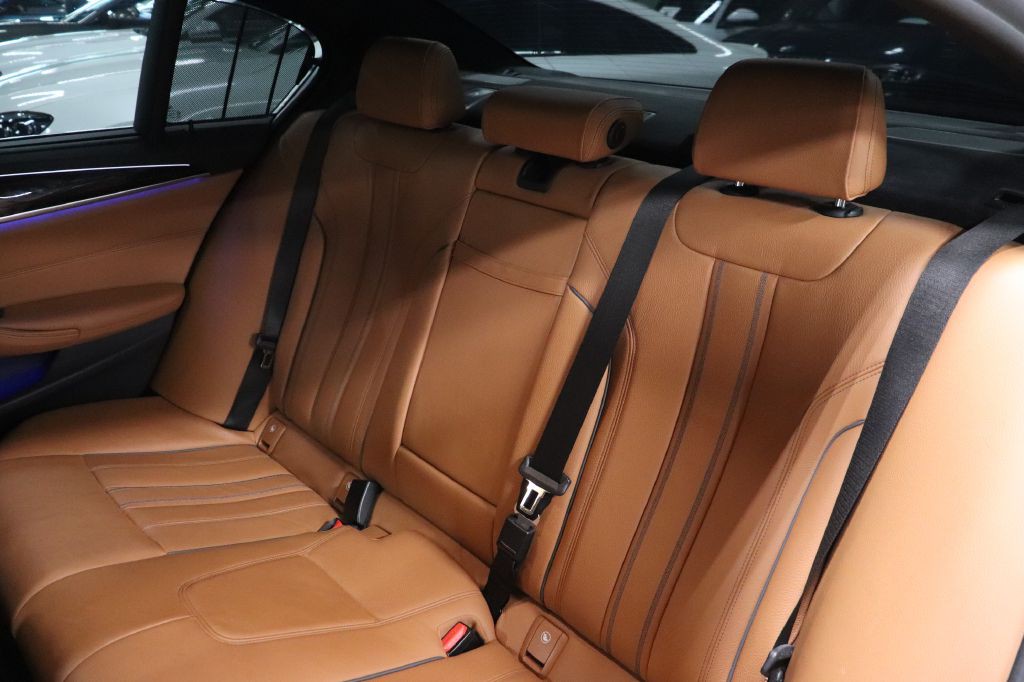 2019 BMW 5 Series Image 16