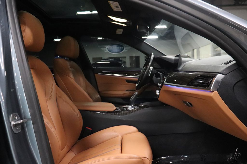 2019 BMW 5 Series Image 24