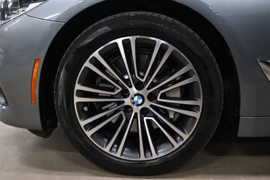 2019 BMW 5 Series Image 39