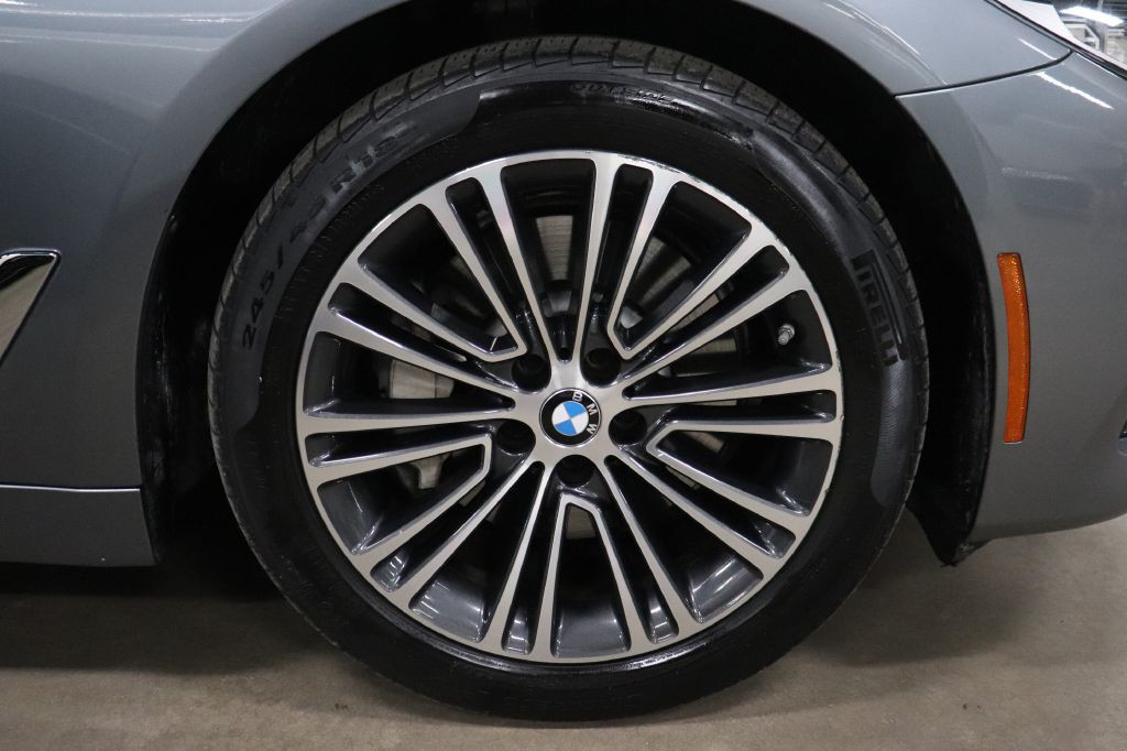2019 BMW 5 Series Image 42