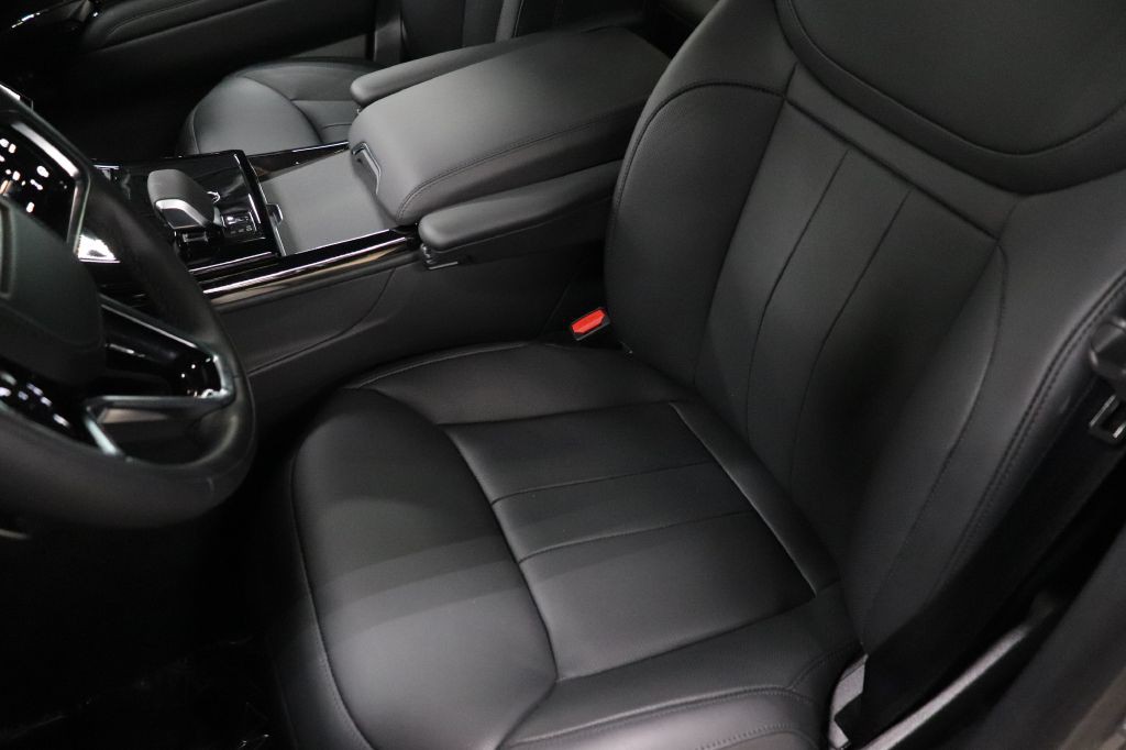 2025 Land Rover Range Rover Sport Image 12