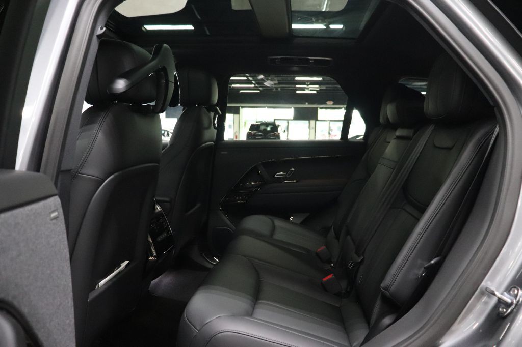 2025 Land Rover Range Rover Sport Image 15