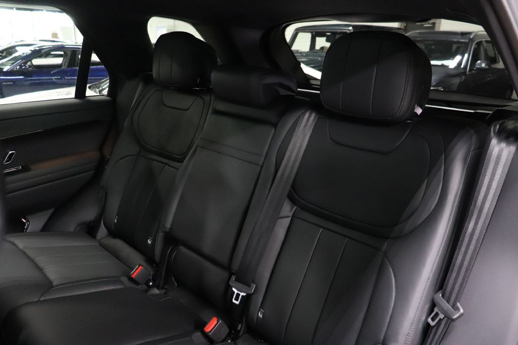 2025 Land Rover Range Rover Sport Image 16