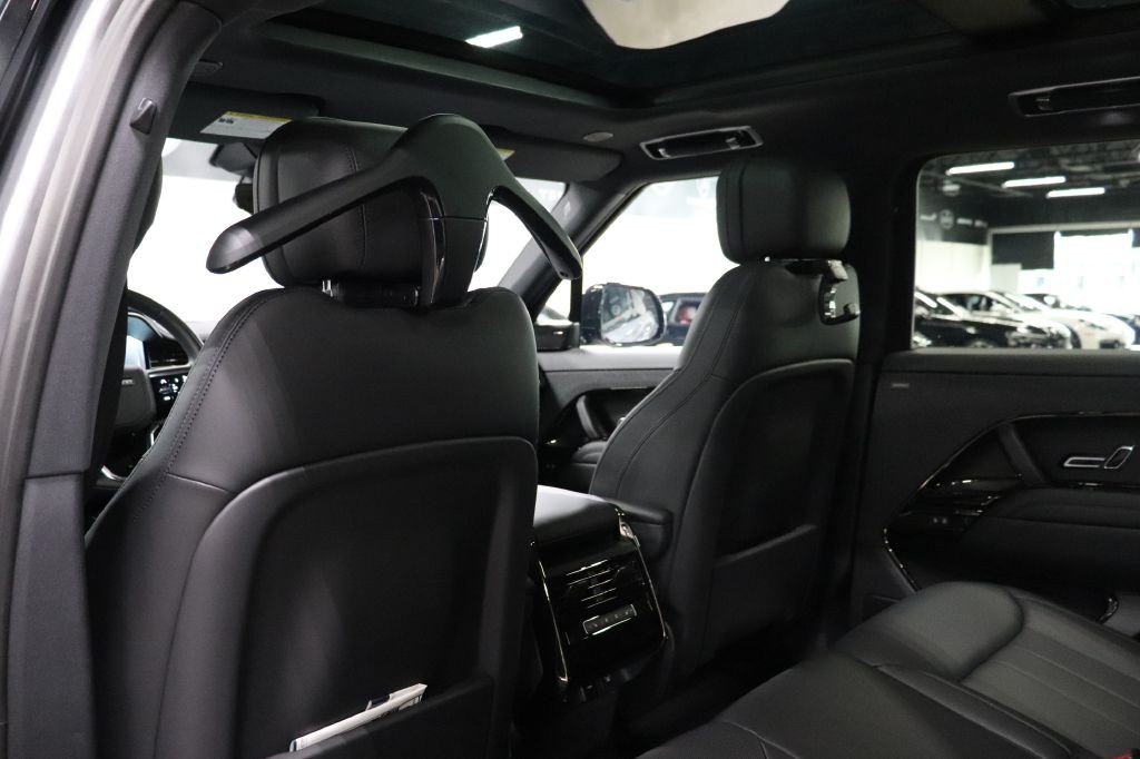 2025 Land Rover Range Rover Sport Image 17