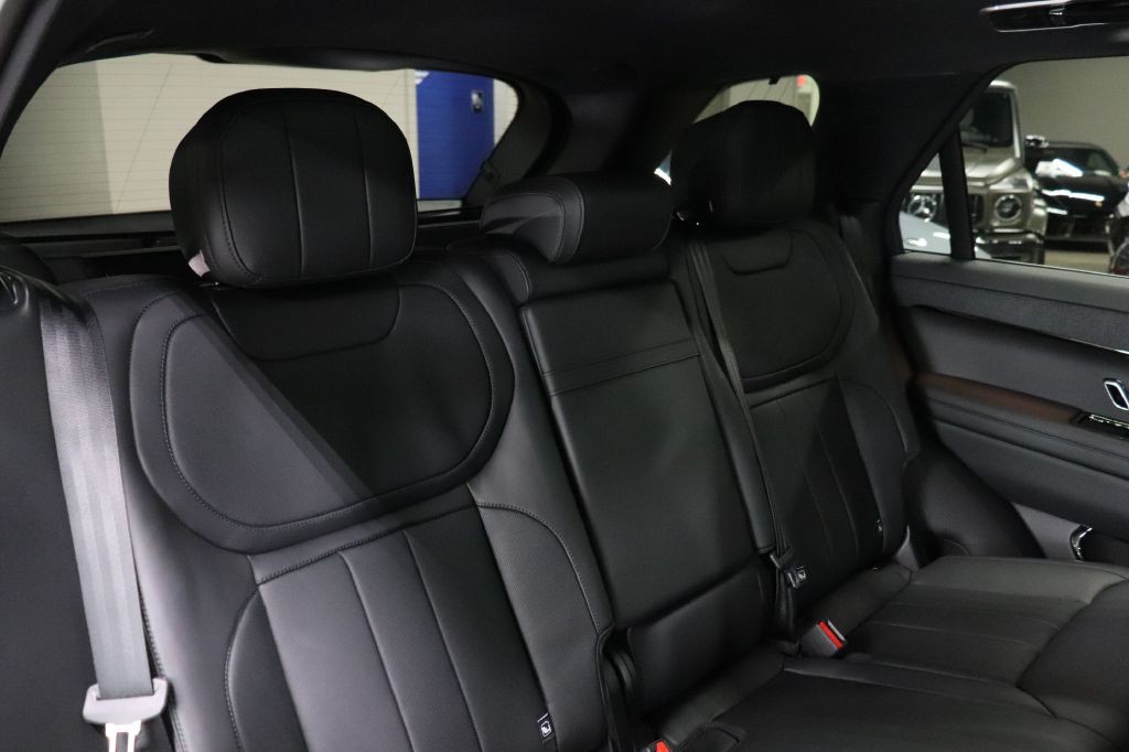 2025 Land Rover Range Rover Sport Image 21