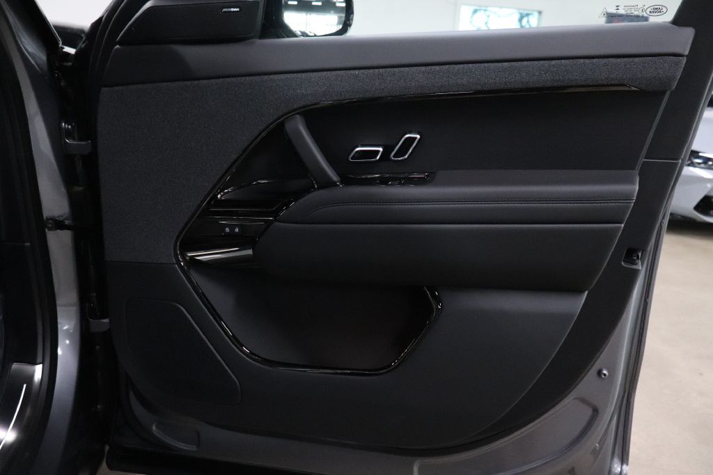 2025 Land Rover Range Rover Sport Image 23