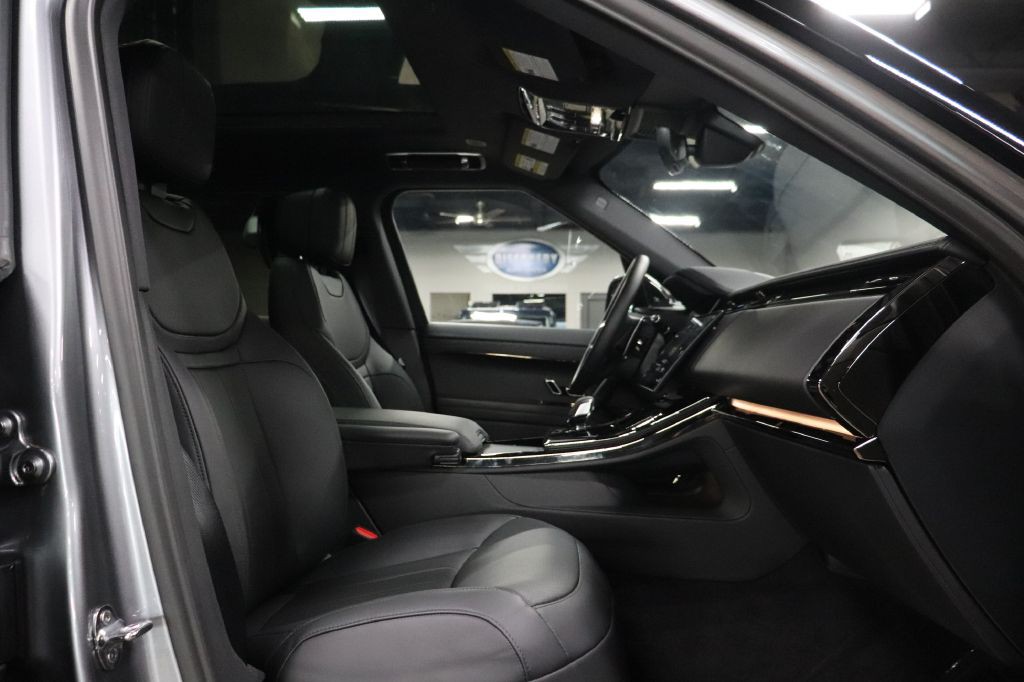 2025 Land Rover Range Rover Sport Image 24