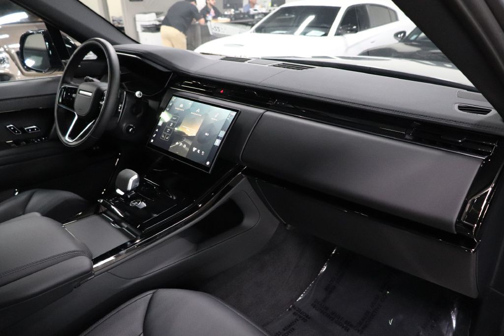 2025 Land Rover Range Rover Sport Image 26