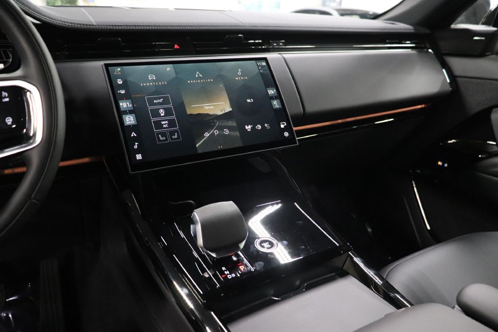2025 Land Rover Range Rover Sport Image 31