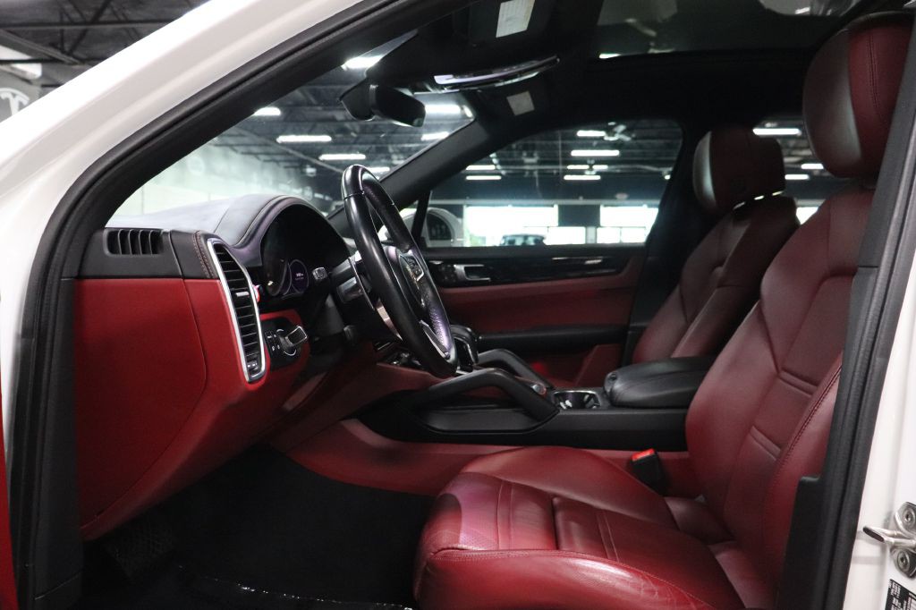 2022 Porsche Cayenne Image 10