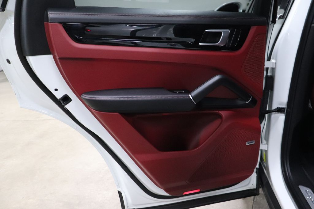 2022 Porsche Cayenne Image 14