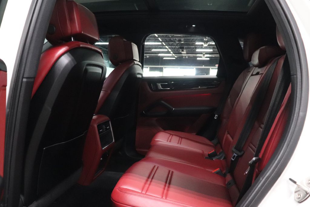 2022 Porsche Cayenne Image 15