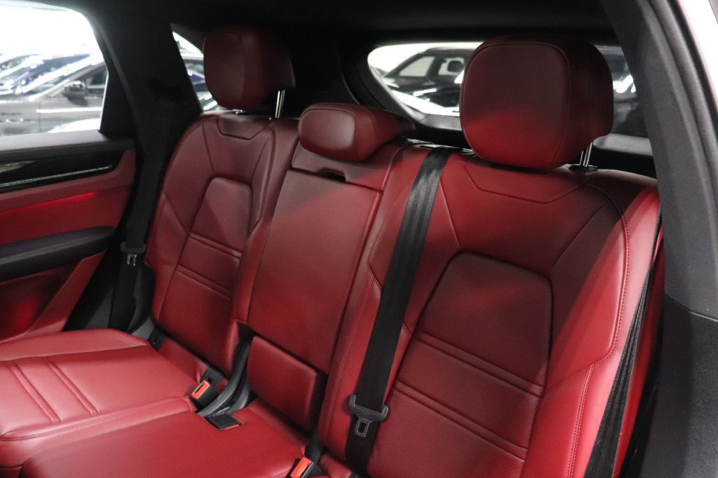 2022 Porsche Cayenne Image 16
