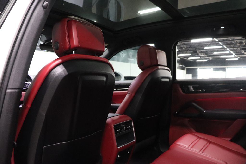 2022 Porsche Cayenne Image 17
