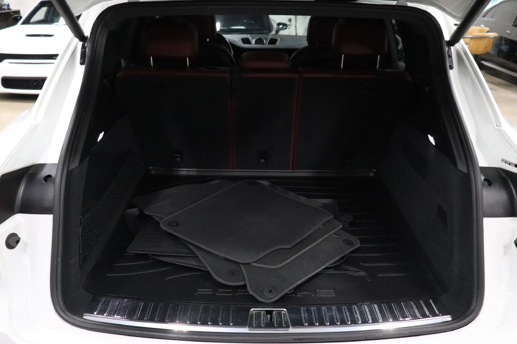 2022 Porsche Cayenne Image 18