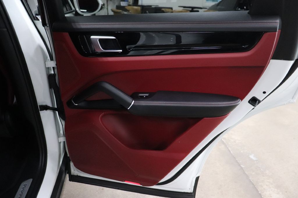 2022 Porsche Cayenne Image 19