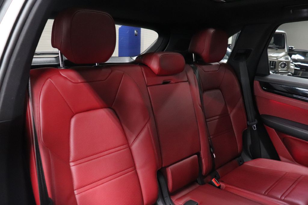 2022 Porsche Cayenne Image 21