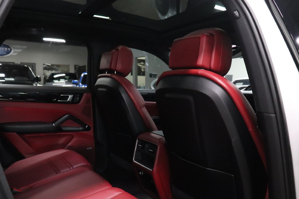 2022 Porsche Cayenne Image 22