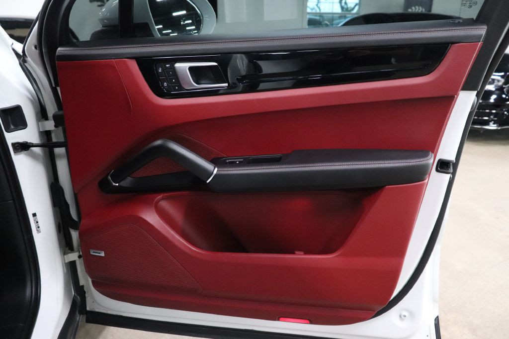 2022 Porsche Cayenne Image 23