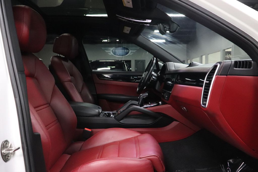 2022 Porsche Cayenne Image 24