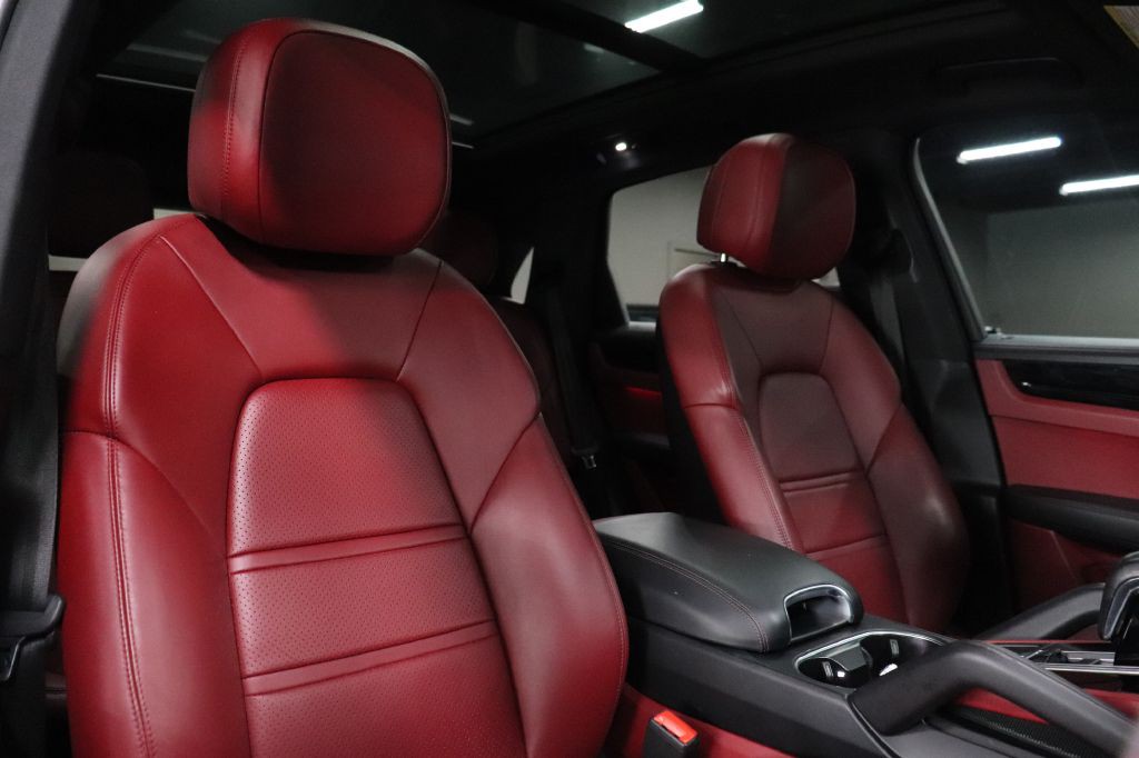 2022 Porsche Cayenne Image 25
