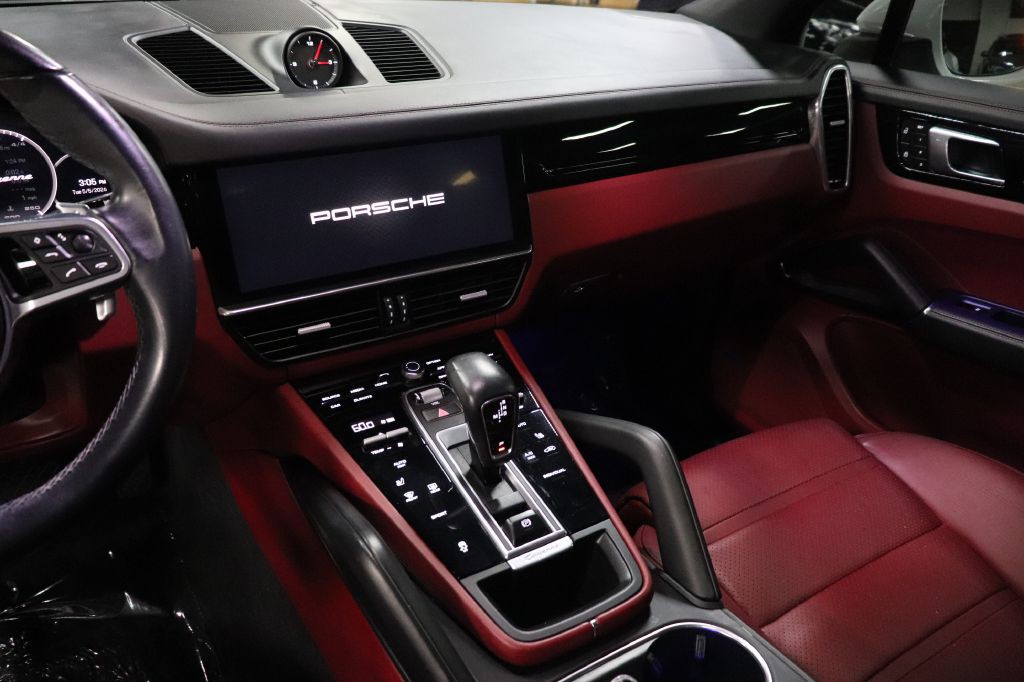 2022 Porsche Cayenne Image 31