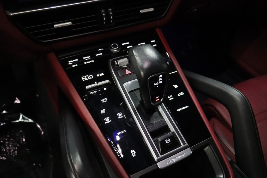 2022 Porsche Cayenne Image 32