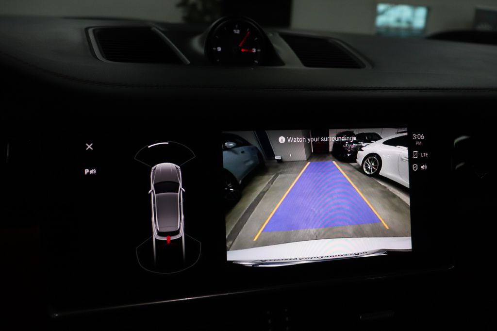 2022 Porsche Cayenne Image 34