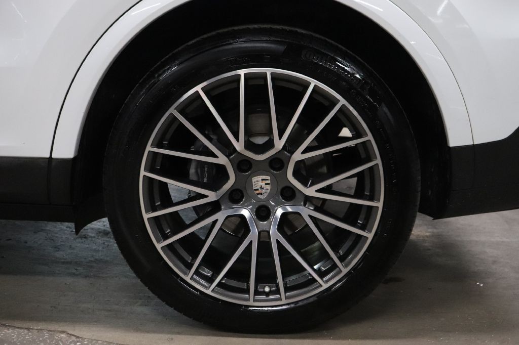 2022 Porsche Cayenne Image 38