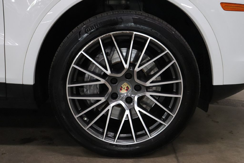 2022 Porsche Cayenne Image 40