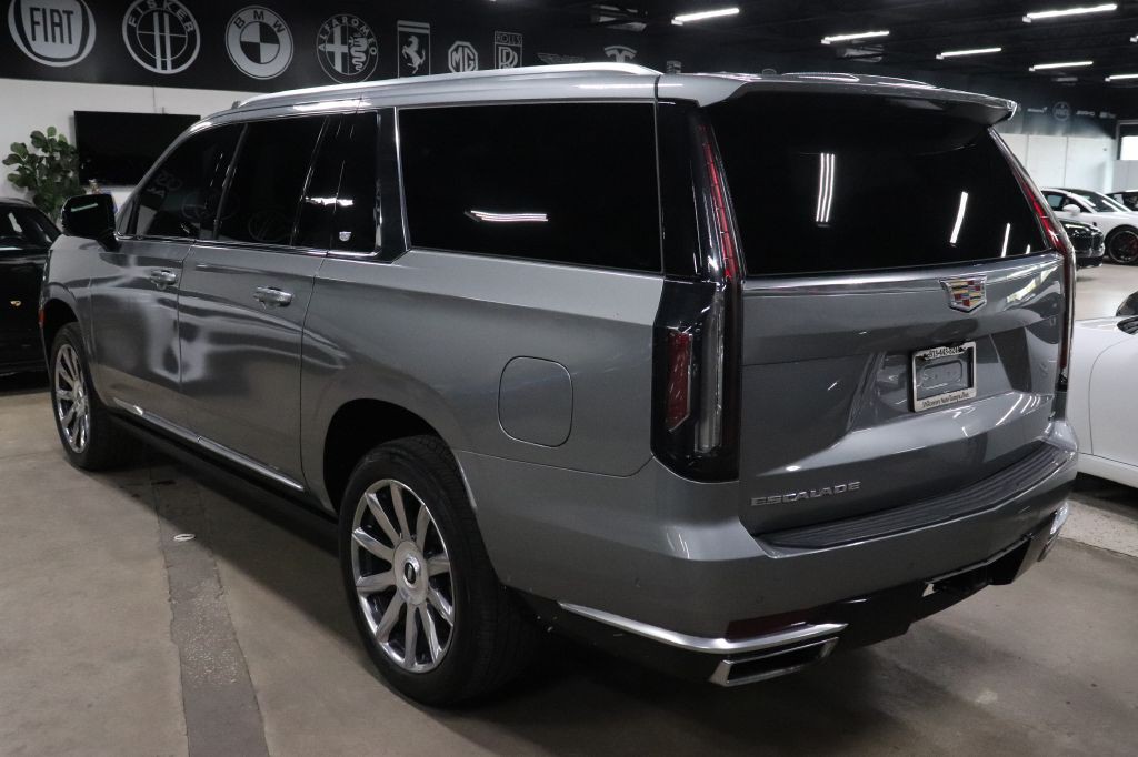2023 Cadillac Escalade Image 3
