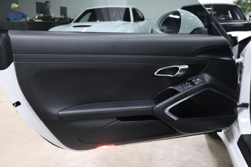 2016 Porsche 911 Image 9