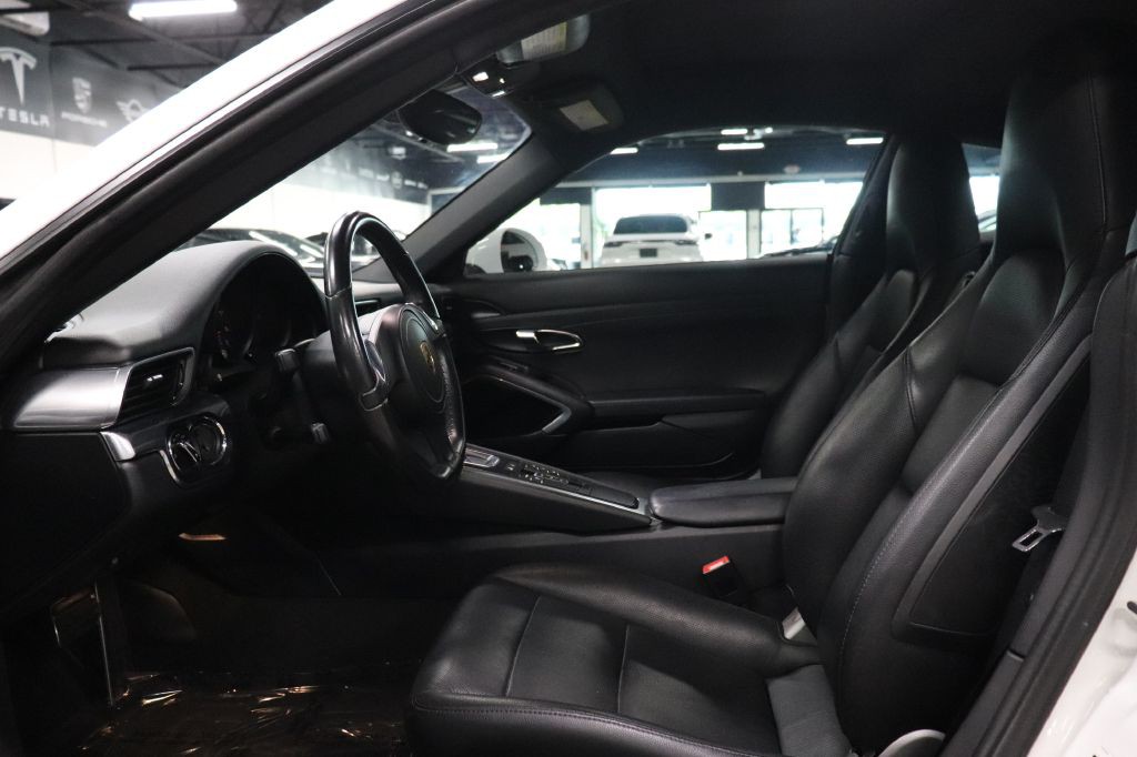 2016 Porsche 911 Image 10