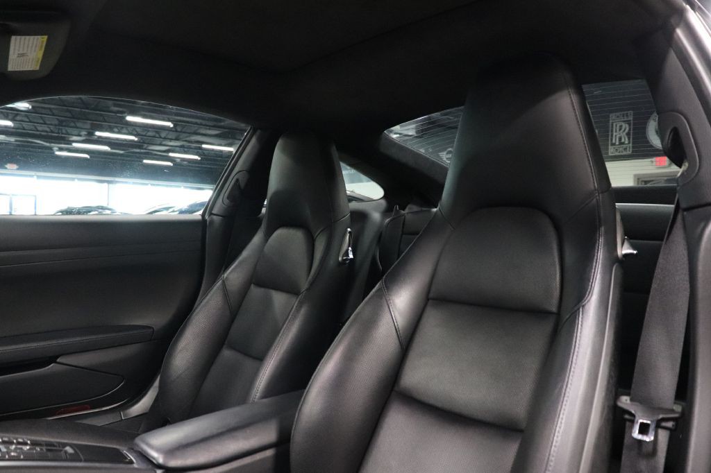 2016 Porsche 911 Image 11