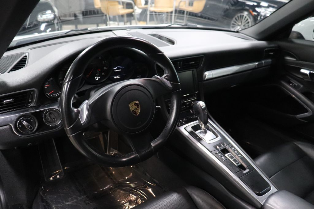 2016 Porsche 911 Image 13