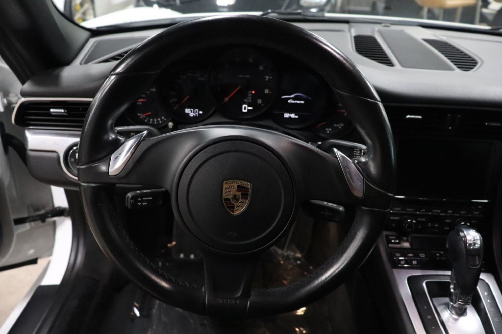2016 Porsche 911 Image 19