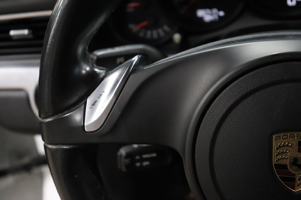2016 Porsche 911 Image 20