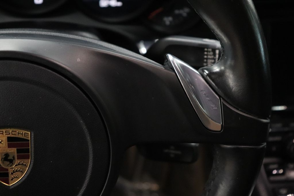 2016 Porsche 911 Image 21