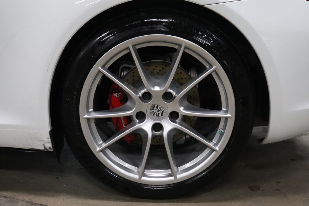 2016 Porsche 911 Image 30