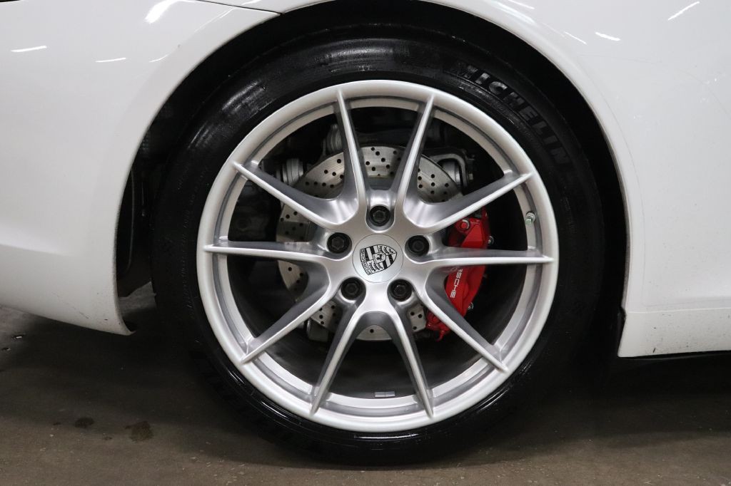 2016 Porsche 911 Image 31