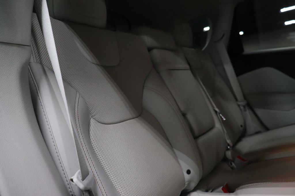2019 Jeep Cherokee Image 24