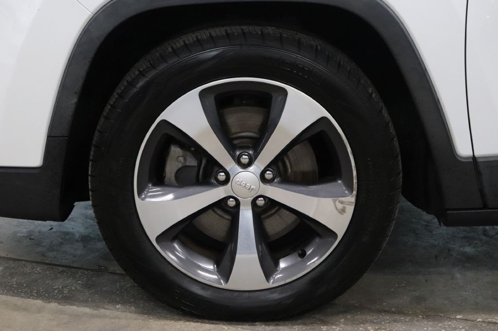 2019 Jeep Cherokee Image 29