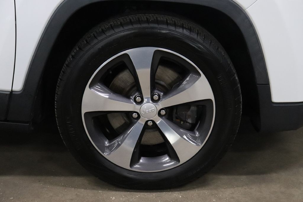 2019 Jeep Cherokee Image 32