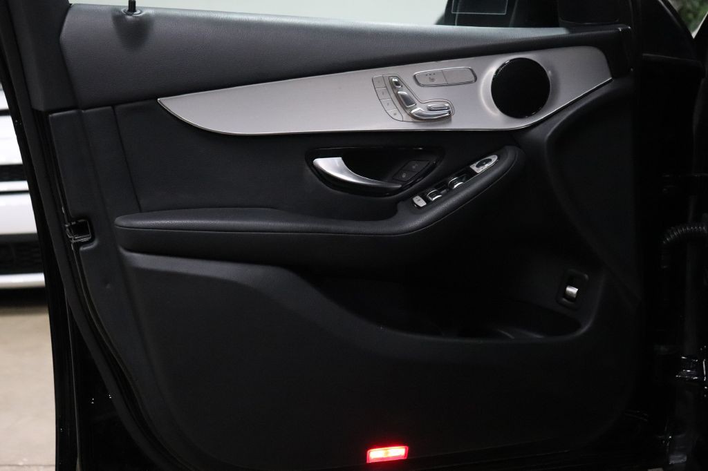 2020 Mercedes-Benz GLC-Class Image 9