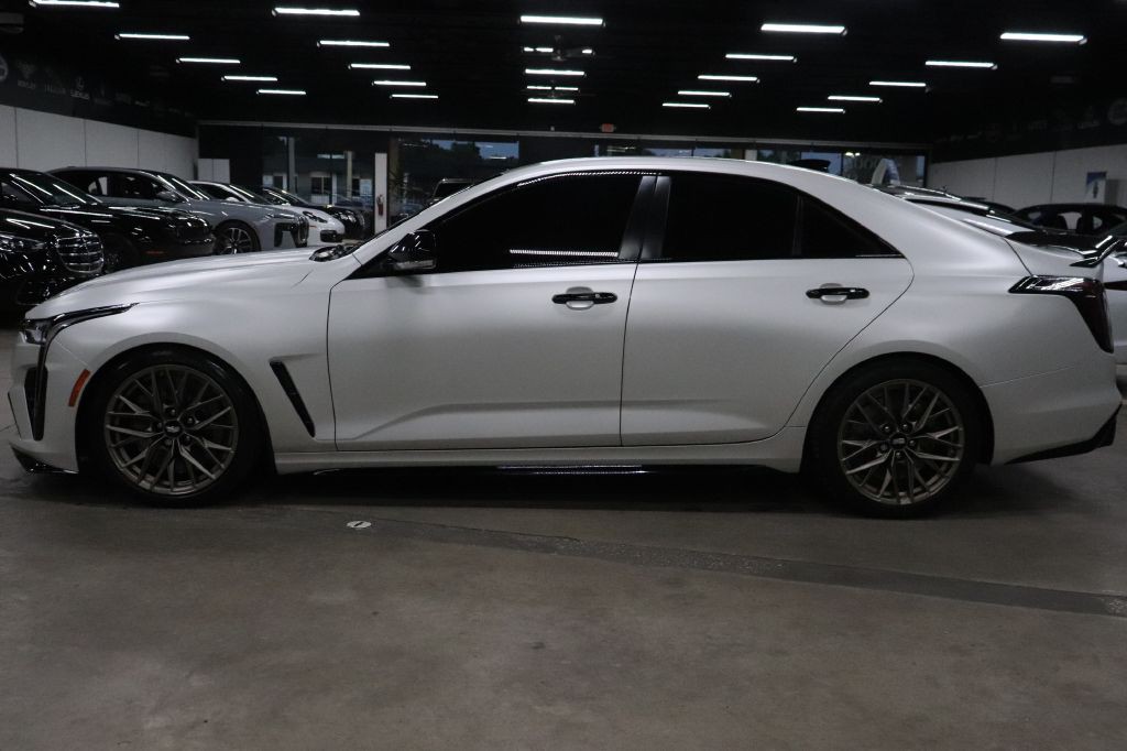 2022 Cadillac Ct4-v Image 2